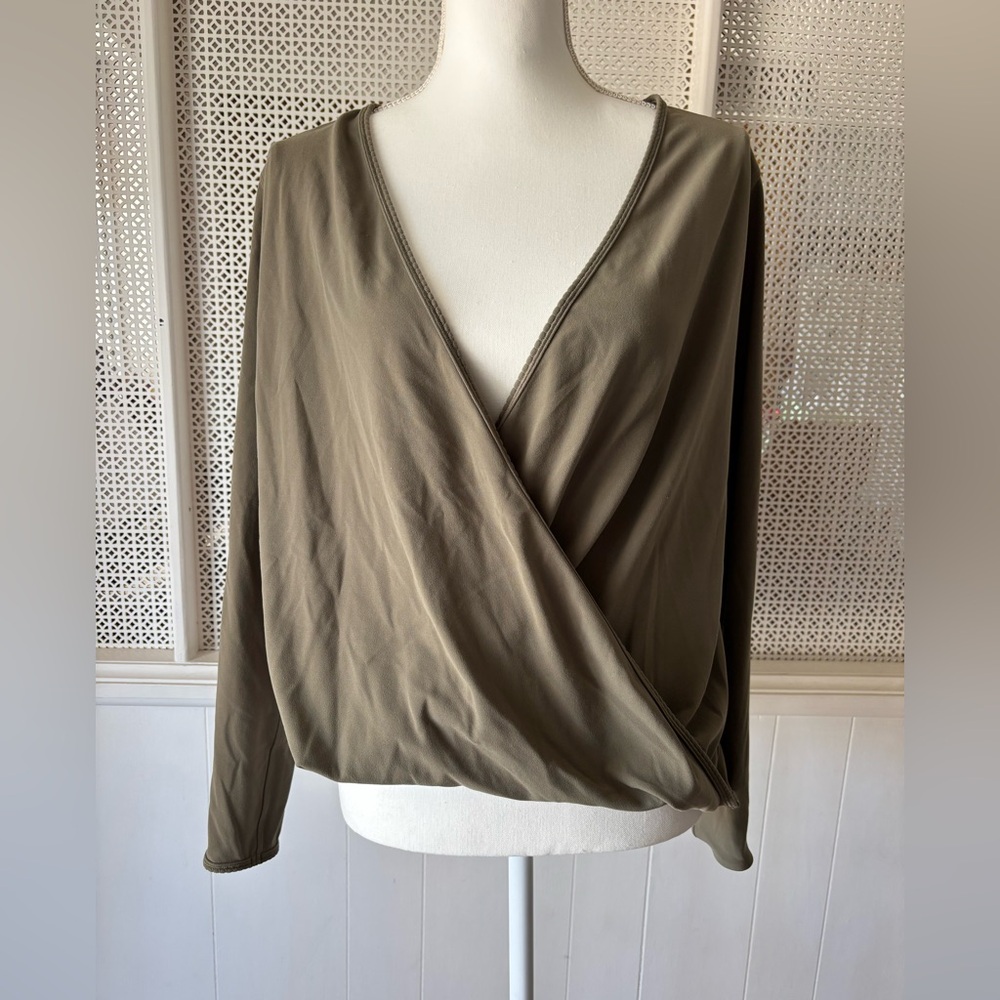 Women’s Lululemon Full Freedom Long Sleeve Nulu Size 8